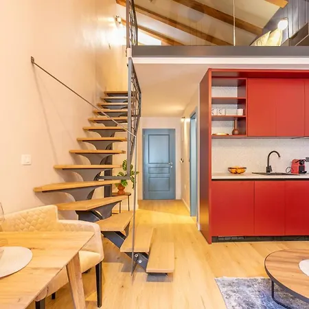 Jupiter Center Apartment *