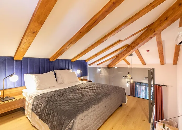 Jupiter Center Apartment