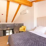 Jupiter Center Apartment