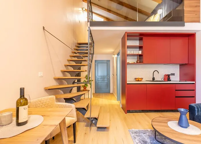 Jupiter Center Apartment *