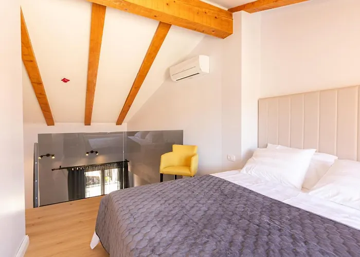 Jupiter Center Apartment